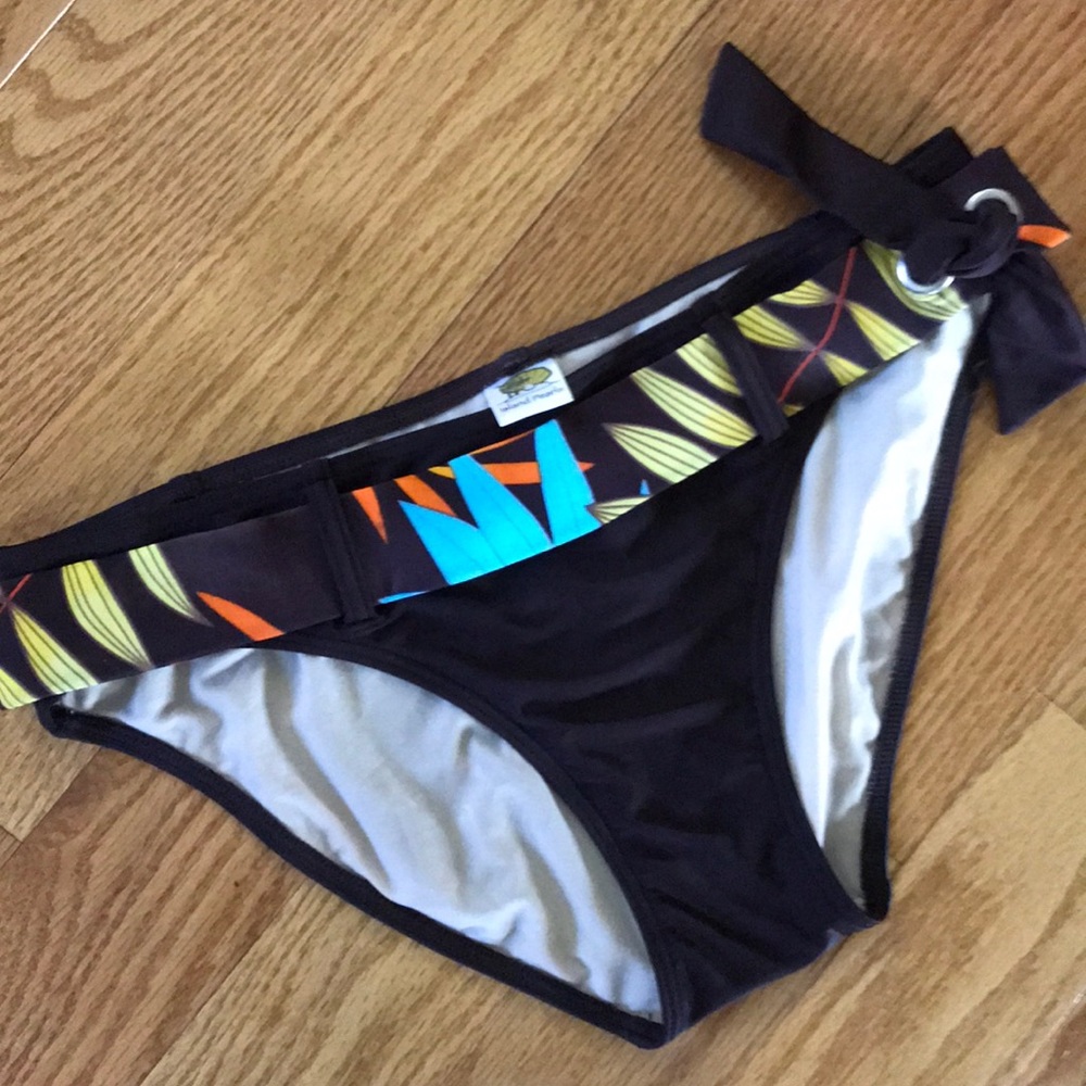 WORNONCE! Island Pearls Bikini Bottom MED (8)